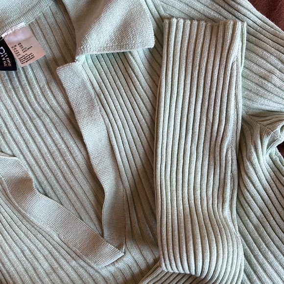 Mint green collared long sleeve - Picture 5 of 8